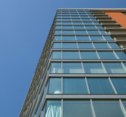 The Reynaers CW50 curtain wall system has high thermal properties The Reynaers CW50 curtain wall system has high thermal properties