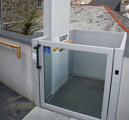 External Midilift for seaside hotel access External Midilift for seaside hotel access