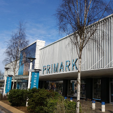 Aluminium fins provide striking facade for Primark store