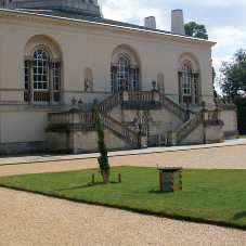 Retractable power service units for Chiswick House