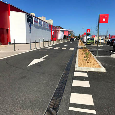 MultiV+ drainage channels at French hypermarket