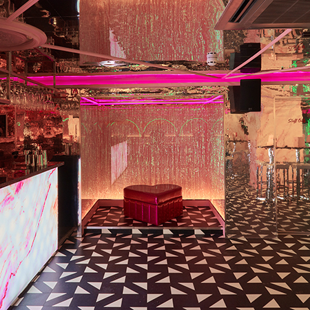 Shimmering monochrome LVT flooring for ‘Instagrammable’ bar