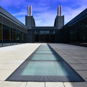 Cambridge University installs weighty glazing solution in new building