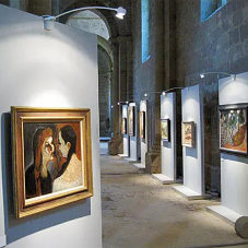 Gallery Display System 100 installed at the Cistercian Abbaye de Flaran