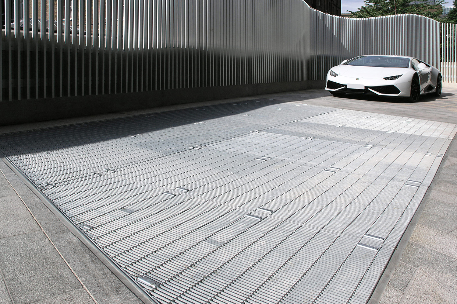 Plx Cross Specialist Floor Grating for High-End Development