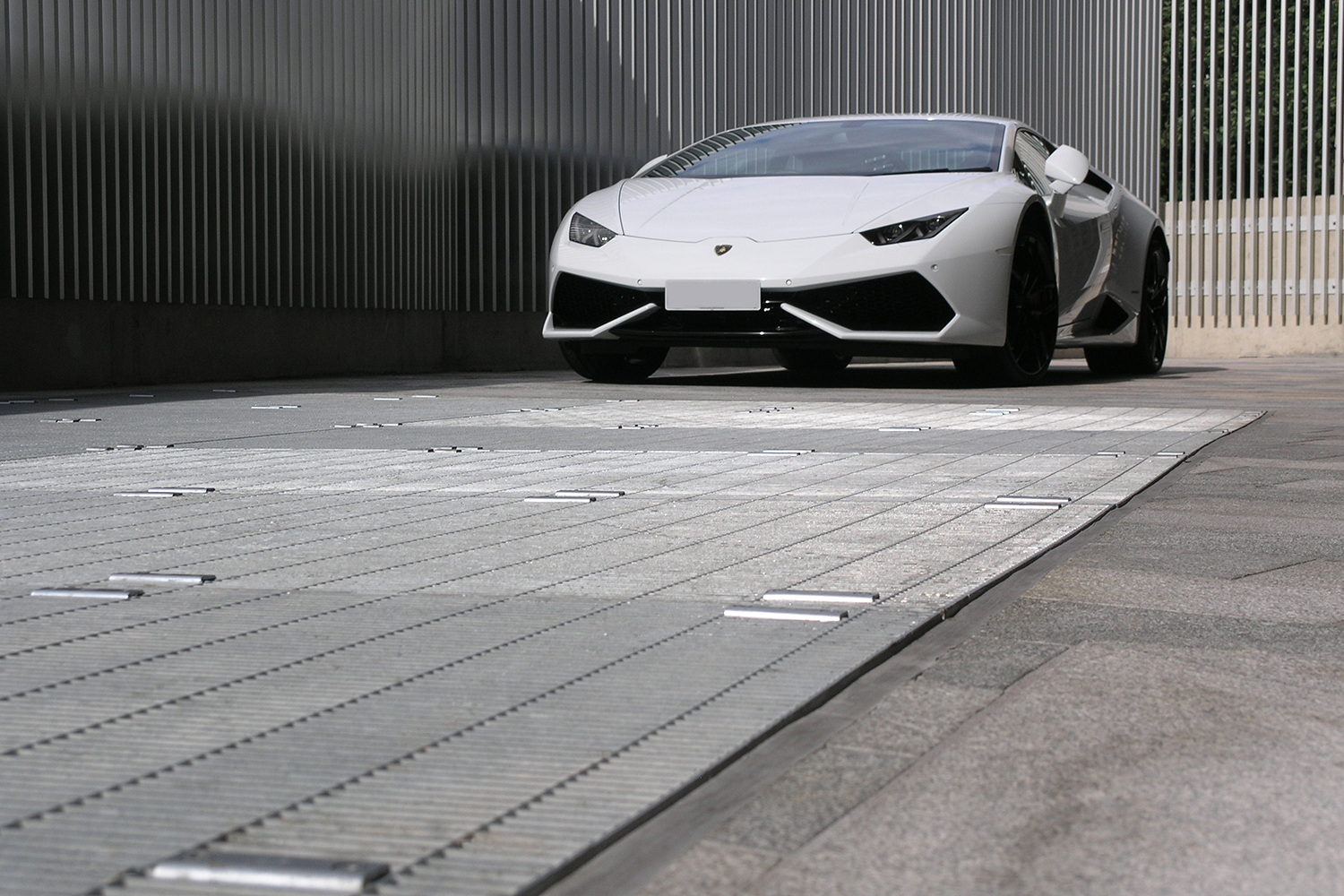 Plx Cross Specialist Floor Grating for High-End Development