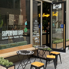 Invisible Door Automation Brings Seamless Access to London Café