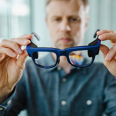 AR breakthrough: SCHOTT achieves serial production of geometric reflective waveguides