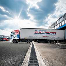 Increase hydraulic performance with 2.5% built-in sloped drainage channels