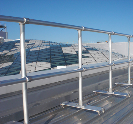 Installation of Kee Lite<sup>®</sup> lightweight aluminium guardrails to standing seam roof profile