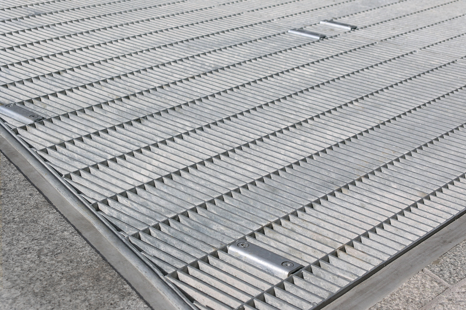 Plx Cross Specialist Floor Grating for High-End Development