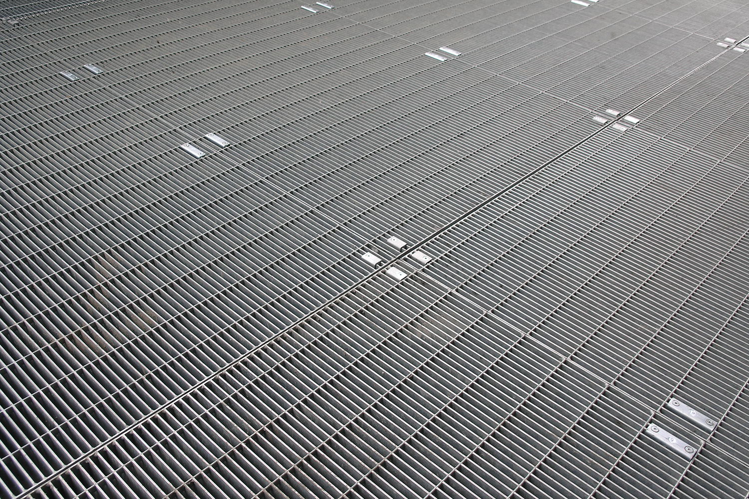 Plx Cross Specialist Floor Grating for High-End Development