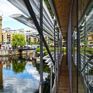 Stylish aerofin solution for innovative houseboat