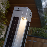 Solar powered pathway lighting