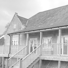 Self-levelling renovation screed for cricket club