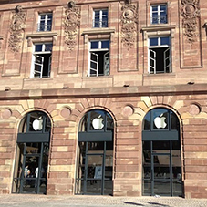 Sesame Waterloo Lift at Strasbourg Apple Store