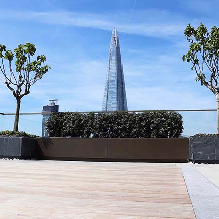 Adjustable pedestals support modern Tower Bridge development in London