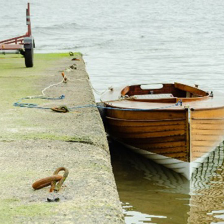 A sustainable way to eradicate algae slip hazards in saltwater harbours