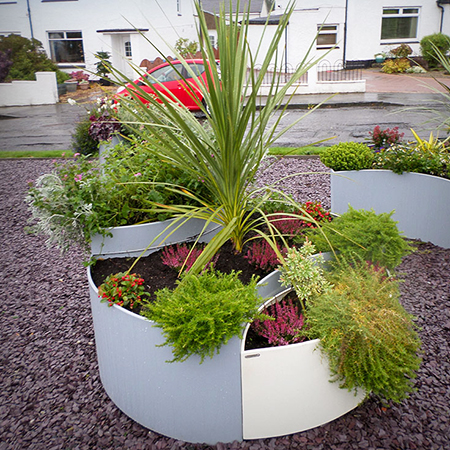 Flo Planters brighten up T.R.E.E volunteer group in Glasgow