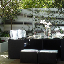 Slatted Screen creates sophisticated Al Fresco dining area