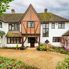 Mixing both modern and traditional looking steel windows creates fabulous results