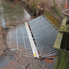 Bespoke trash screen installed at Hartlebury Castle Preservation Trust