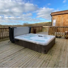 Why Timber Decking is Ideal for Hot Tubs