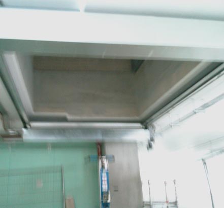 Installation of a horizontal shutter within a ventilation shaft