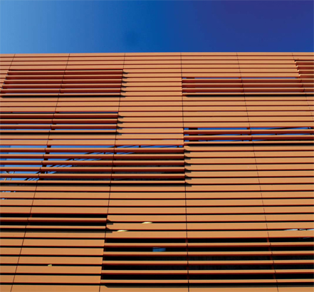 The baguette screens between each floor to provide natural ventilation and daylight
