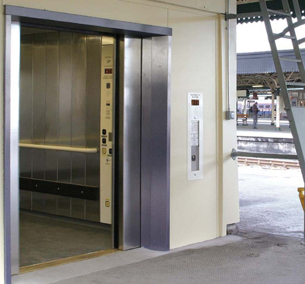 56-person hydraulic goods/passenger lift, installed for Network Rail in Bristol