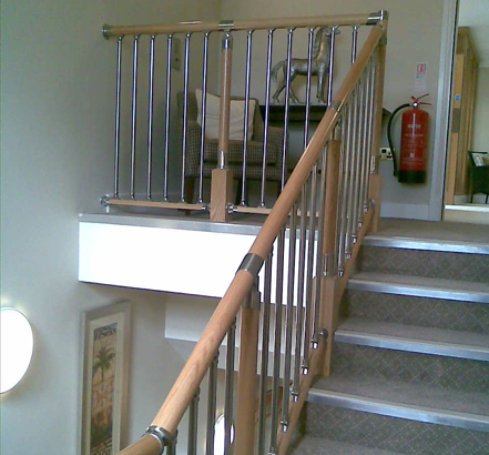 The metal baluster system was installed on the clubhouse's main staircase, providing a stylish safety barrier